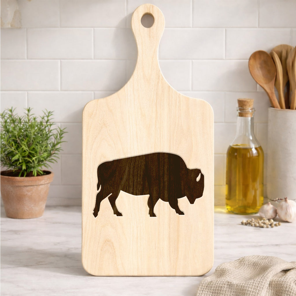 2HKKZB07M6 Bison Native American Light-colored Cutting Board